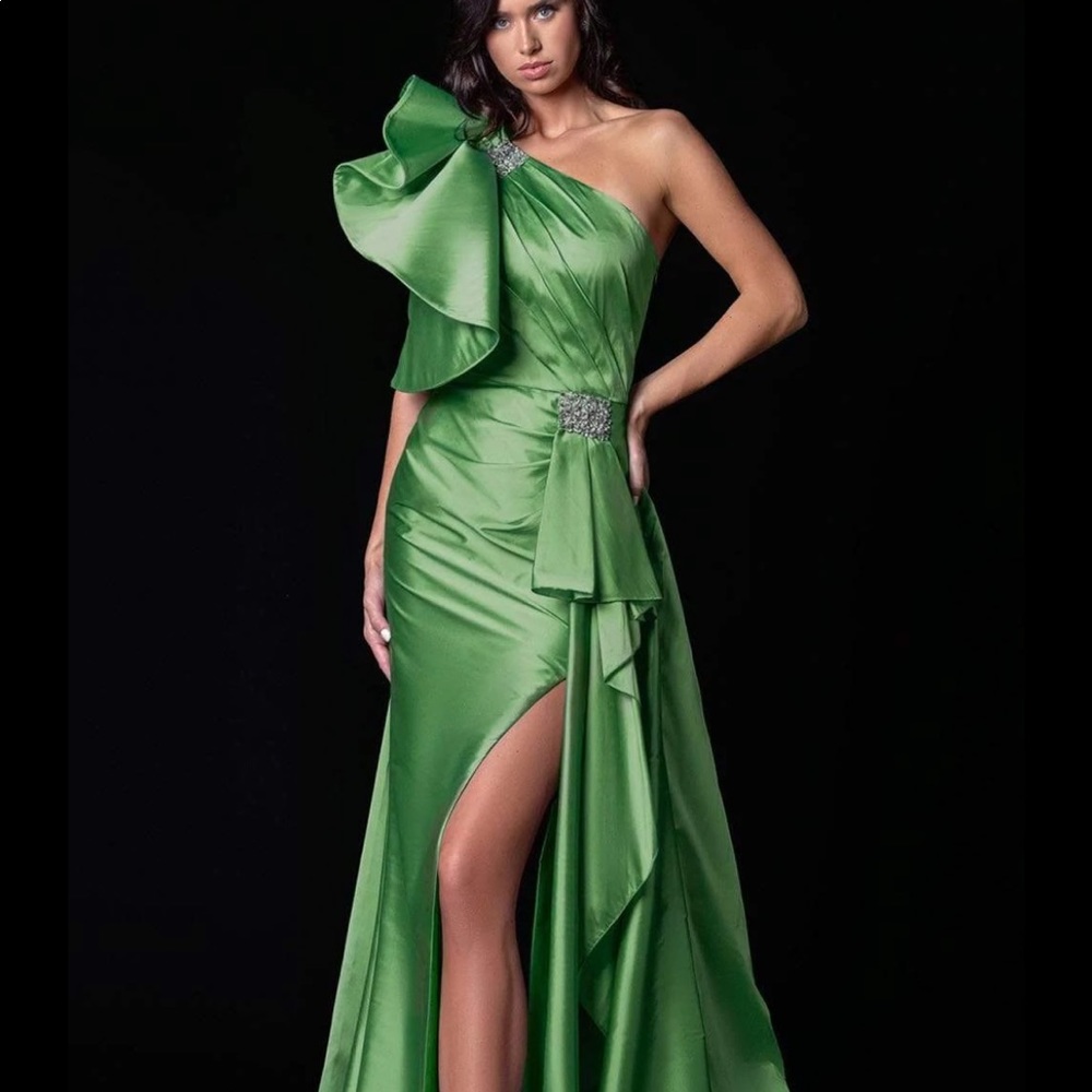 Terani Couture - 2111E4728 Bow Accent One-Shoulder Gown With Overskirt